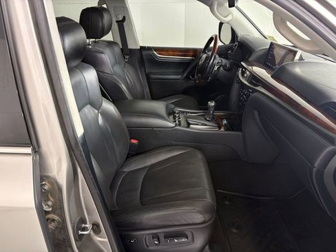 Used 2021 Lexus LX 570 4WD w/ Luxury Package image 47