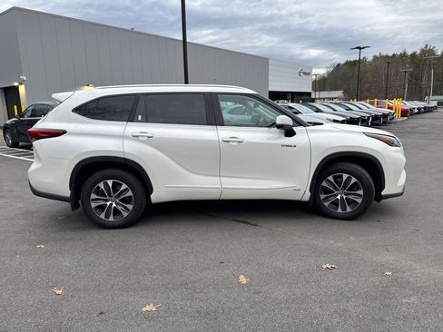Used 2020 Toyota Highlander XLE image 9