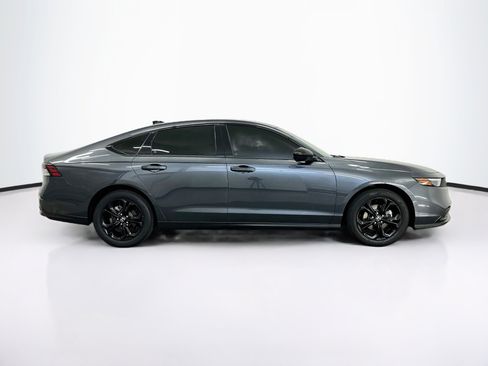 Used 2025 Honda Accord SE image 10