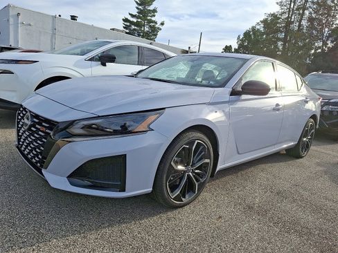 New 2025 Nissan Altima 2.5 SR image 2