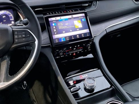 Used 2024 Jeep Grand Cherokee L Limited w/ Luxury Tech Group II image 6