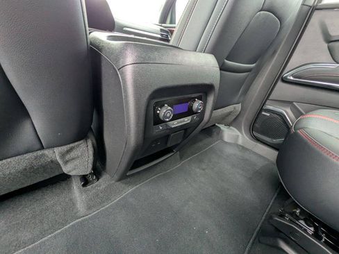 Used 2025 Chevrolet Traverse RS AWD/4WD image 22
