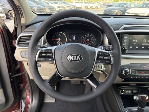 Used 2019 Kia Sorento FWD V6 image 21