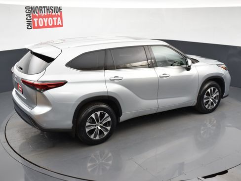 Used 2022 Toyota Highlander XLE image 24