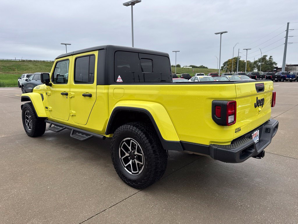 Used 2023 Jeep Gladiator Sport AWD/4WD image 21
