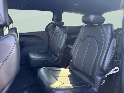 Used 2025 Chrysler Pacifica Select FWD image 23