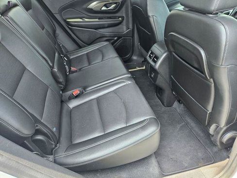 Used 2024 GMC Terrain SLT AWD/4WD image 17