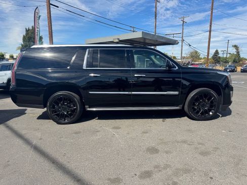 Used 2015 Cadillac Escalade ESV Luxury AWD/4WD image 8