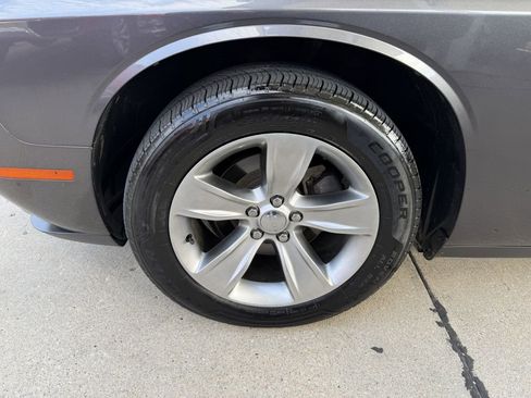 Used 2016 Dodge Challenger SXT image 21