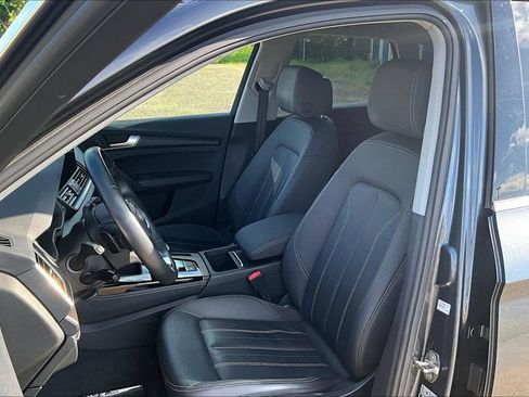 Used 2021 Audi Q5 e Premium Plus w/ Premium Plus Package AWD/4WD image 9