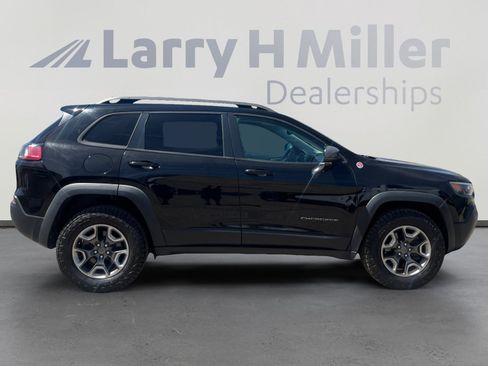 Used 2019 Jeep Cherokee Trailhawk w/ Cold Weather Group AWD/4WD image 6