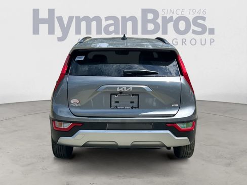 Certified 2025 Kia Niro EX FWD image 4
