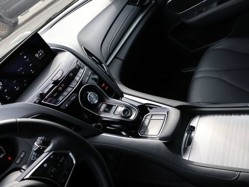 Used 2024 Acura RDX SH-AWD image 19