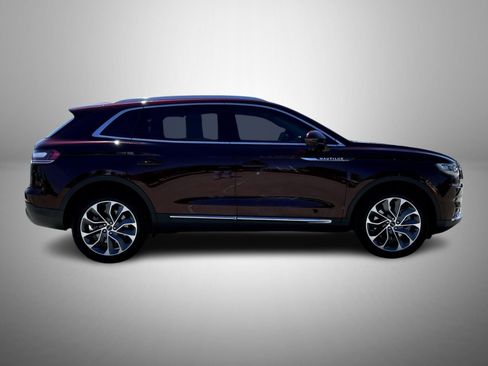 Used 2023 Lincoln Nautilus Reserve w/ Cargo Utility Package AWD/4WD image 4
