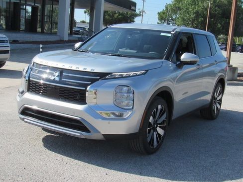 New 2025 Mitsubishi Outlander SE image 6