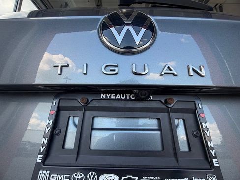 Used 2023 Volkswagen Tiguan SE R-Line AWD/4WD image 39