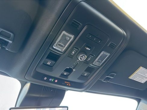 Used 2023 Chevrolet Tahoe High Country image 21