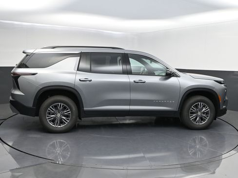 New 2026 Chevrolet Traverse LT FWD image 8