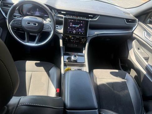 Certified 2024 Jeep Grand Cherokee Altitude AWD/4WD image 37