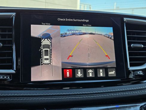 New 2026 Chrysler Pacifica Select image 8