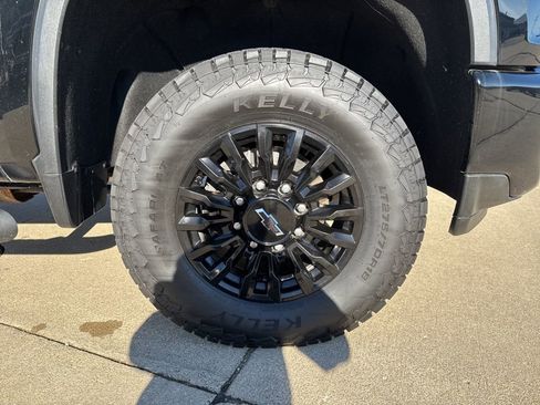 Used 2021 Chevrolet Silverado 2500 LTZ w/ LTZ Plus Package image 9