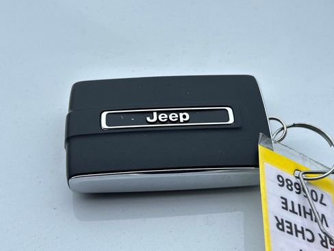 Used 2023 Jeep Grand Cherokee Summit AWD/4WD image 11