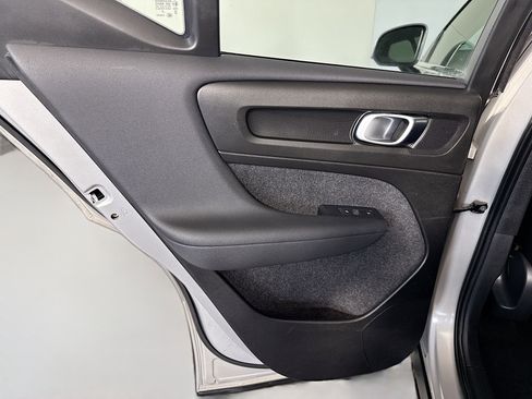 Used 2024 Volvo XC40 B5 Plus image 26