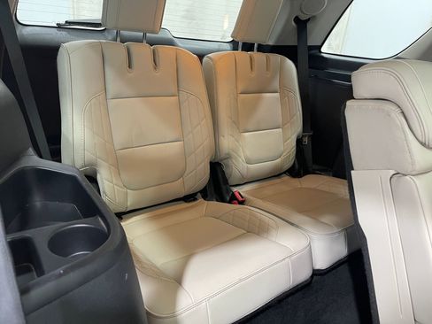 Used 2016 Ford Explorer Platinum image 31
