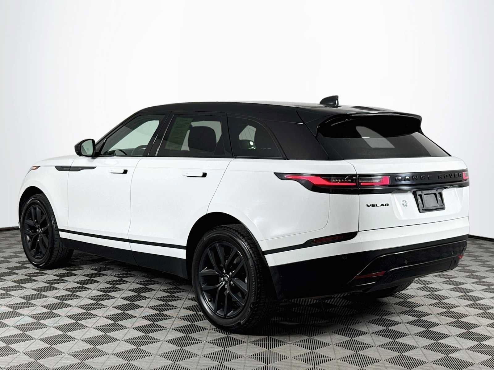 Used 2024 Land Rover Range Rover Velar S AWD/4WD image 7