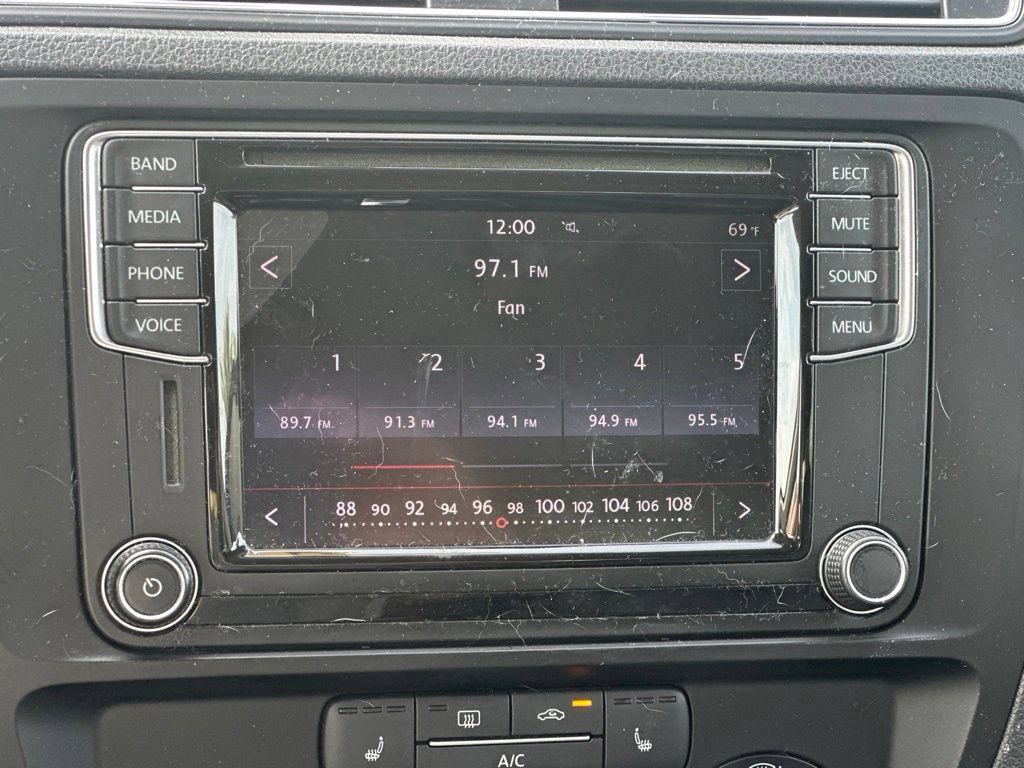 Used 2017 Volkswagen Jetta SE FWD image 23