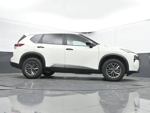 Used 2024 Nissan Rogue S FWD image 43