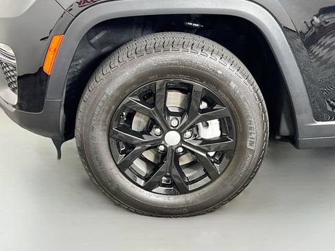 Used 2024 Jeep Grand Cherokee Limited AWD/4WD image 30