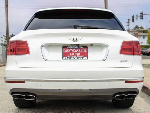 Used 2020 Bentley Bentayga Plug-In Hybrid AWD/4WD image 4