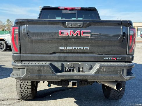 Used 2024 GMC Sierra 2500 AT4X image 8