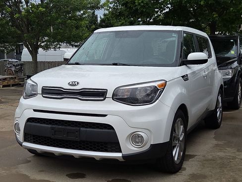 Used 2018 Kia Soul + FWD image 2