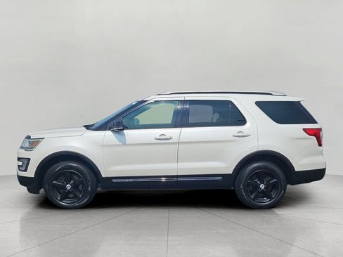 Used 2016 Ford Explorer XLT w/ Equipment Group 202A AWD/4WD image 4