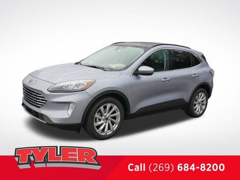 Used 2022 Ford Escape Titanium w/ Titanium Elite Package AWD/4WD image 3