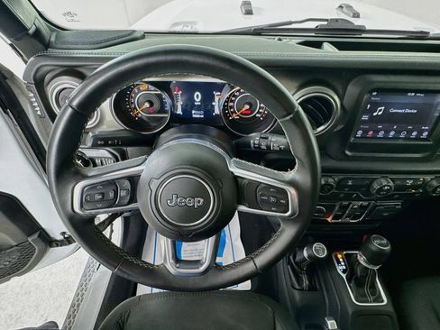 Used 2019 Jeep Wrangler Unlimited Sahara AWD/4WD image 13