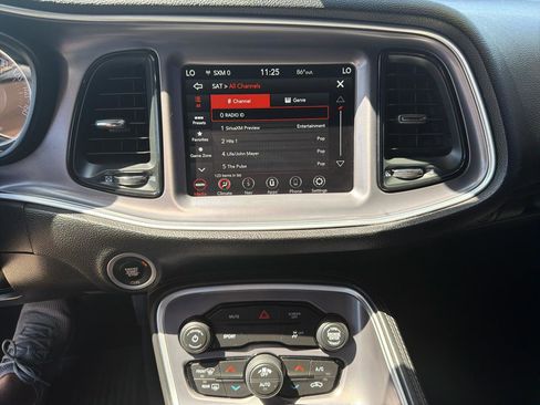 Used 2019 Dodge Challenger SXT RWD image 12
