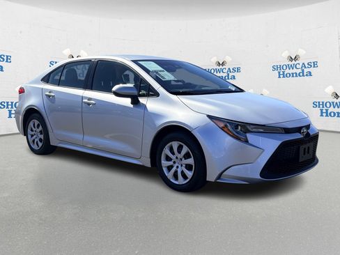 Used 2022 Toyota Corolla LE image 9