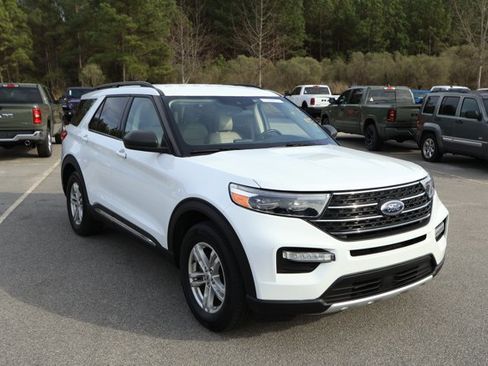 Used 2023 Ford Explorer XLT w/ Equipment Group 202A image 3