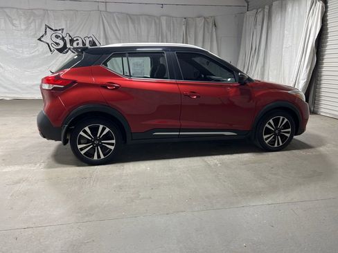 Used 2019 Nissan Kicks SR w/ SR Premium Package FWD image 7