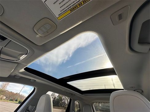 Used 2019 Jeep Cherokee Limited w/ Technology Group image 27