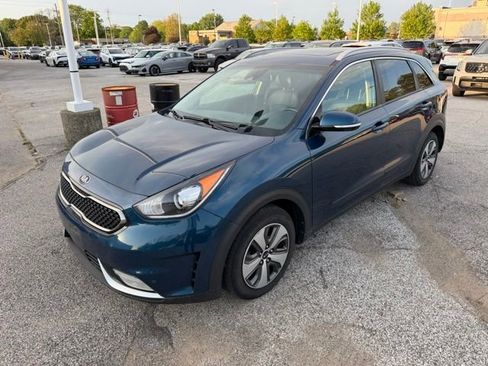 Used 2018 Kia Niro EX w/ EX Premium Package FWD image 2