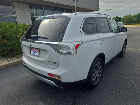Used 2015 Mitsubishi Outlander GT AWD/4WD image 2