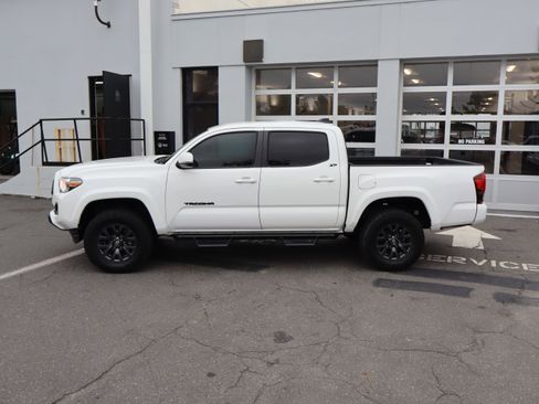 Used 2023 Toyota Tacoma SR5 w/ Technology Package AWD/4WD image 19