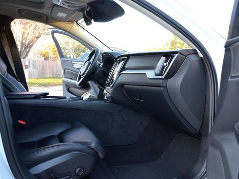 Used 2022 Volvo S60 B5 Inscription image 12