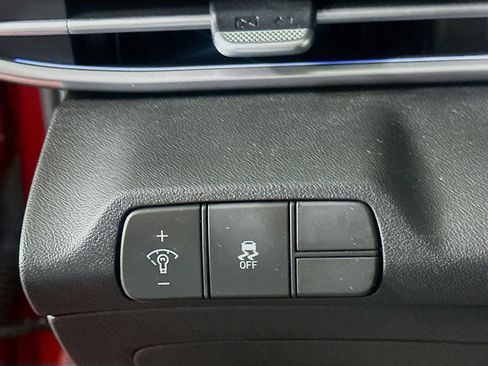 Used 2024 Hyundai Elantra Limited image 17