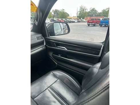 Used 2022 Jeep Wagoneer Series I w/ Convenience Group I AWD/4WD image 12