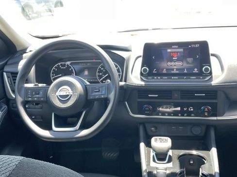 Used 2024 Nissan Rogue SV FWD image 13